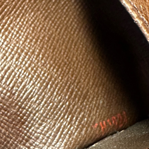 LV Key Chain Holder - Picture 5 of 8